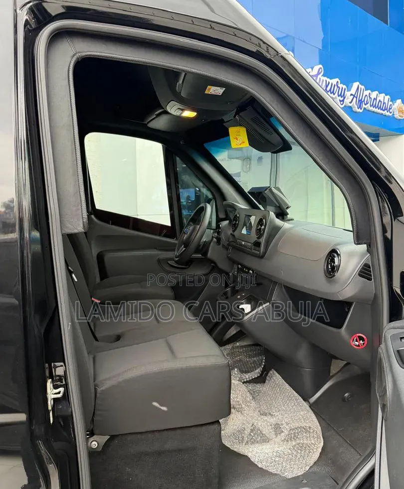 New Mercedes-Benz Sprinter 2022 Black
