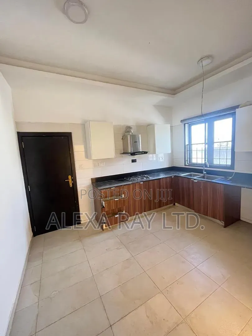 3bdrm Apartment in Ikota for rent