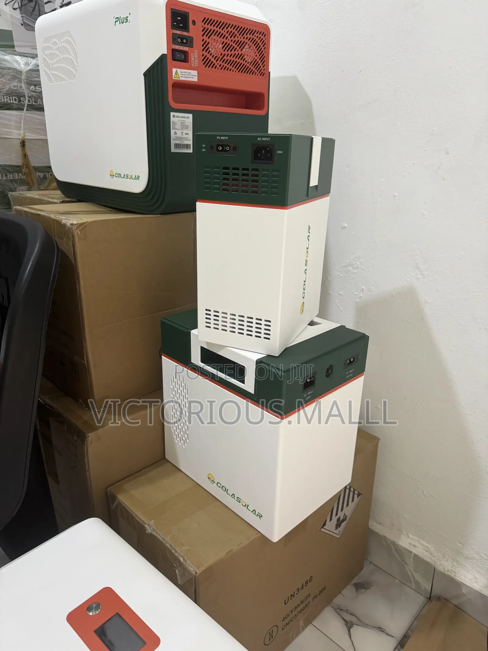 Cola 2000 All in One Solar Generator