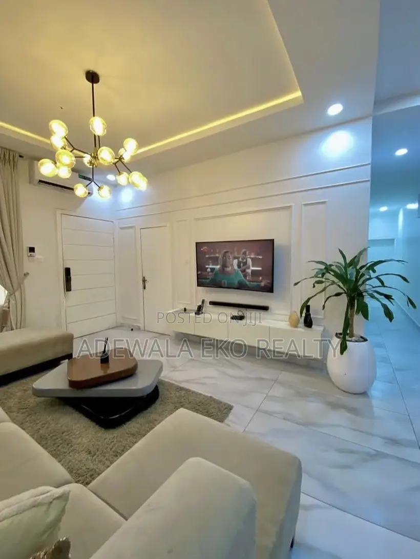 2 Bedroom Chevron, Lekki