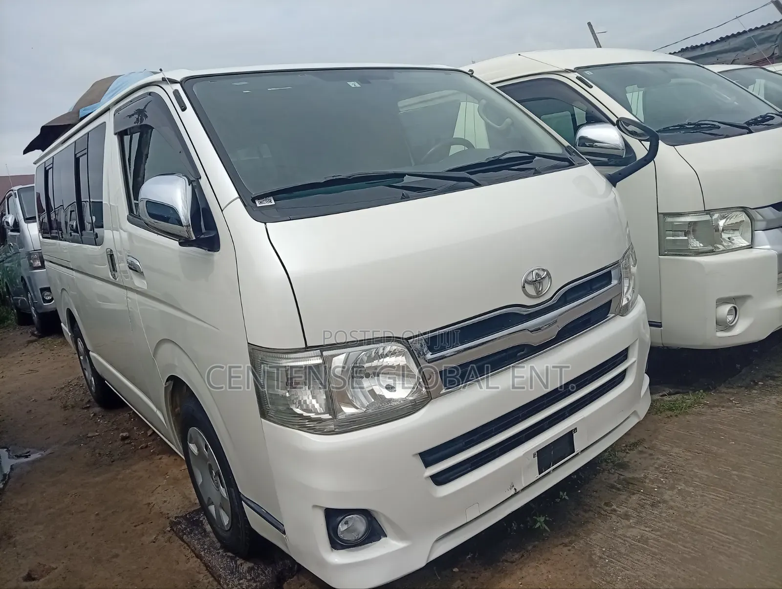 Toyota HiAce 2010 White