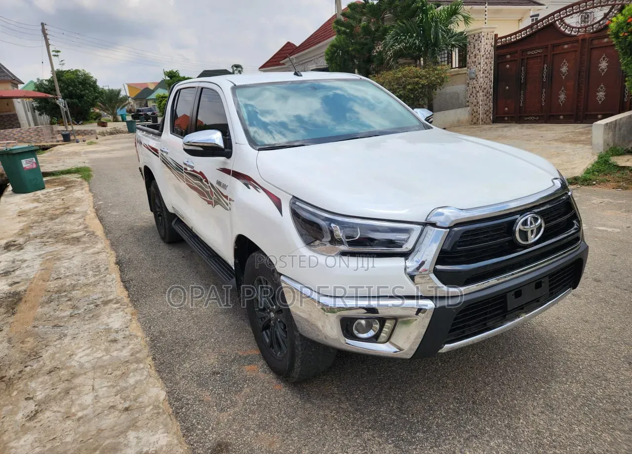 Toyota Hilux 2020 White