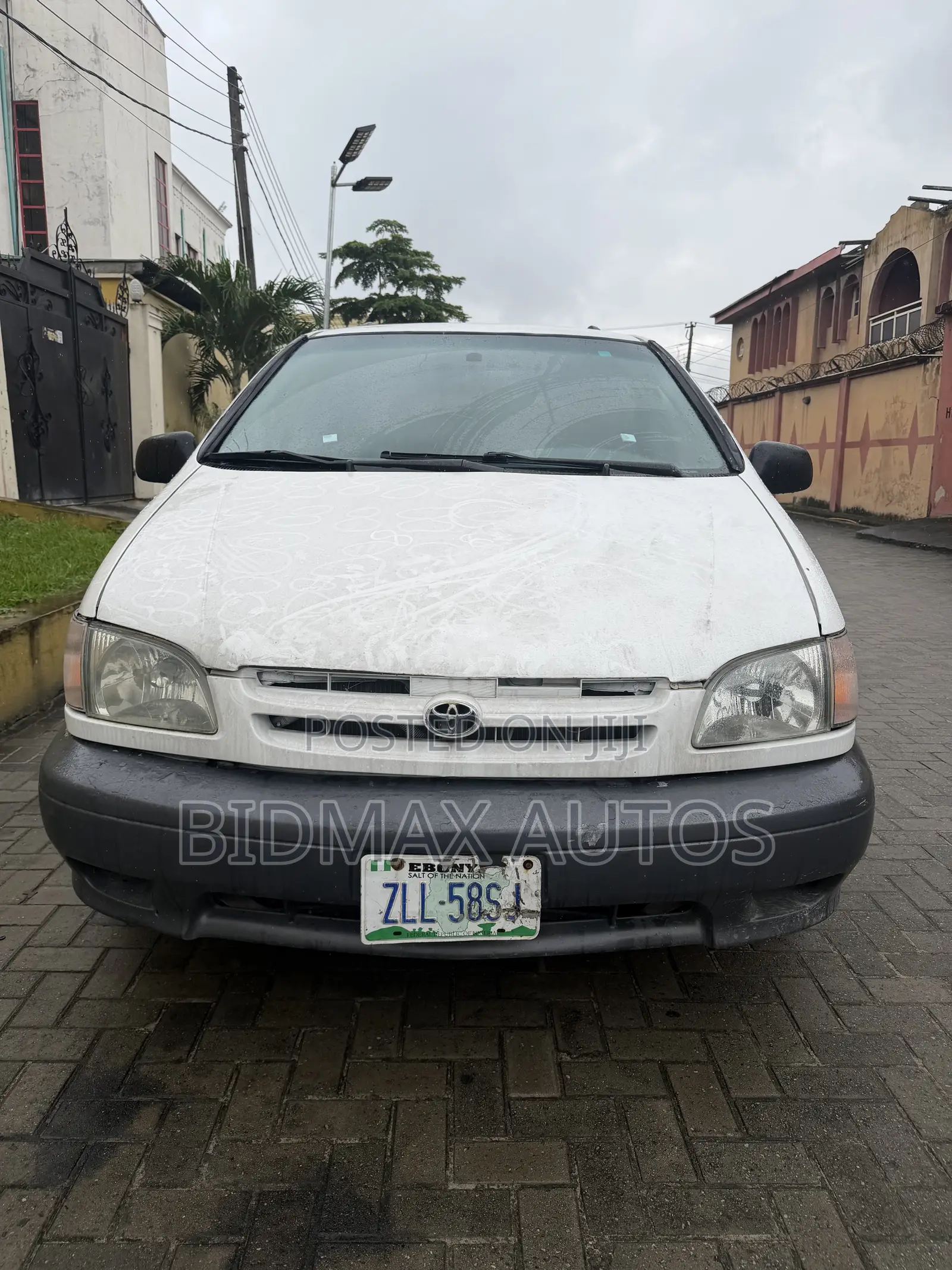 Toyota Sienna LE 2002 White