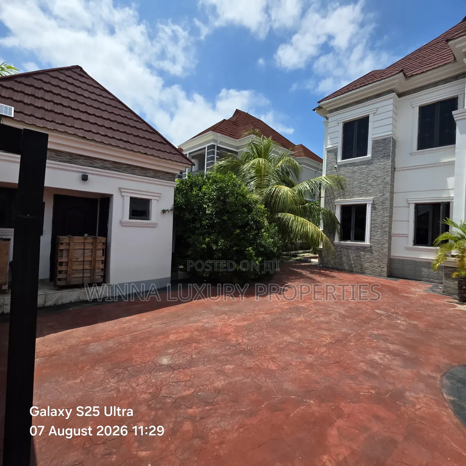 6bdrm Duplex in Monarch Estate, Lugbe District for sale