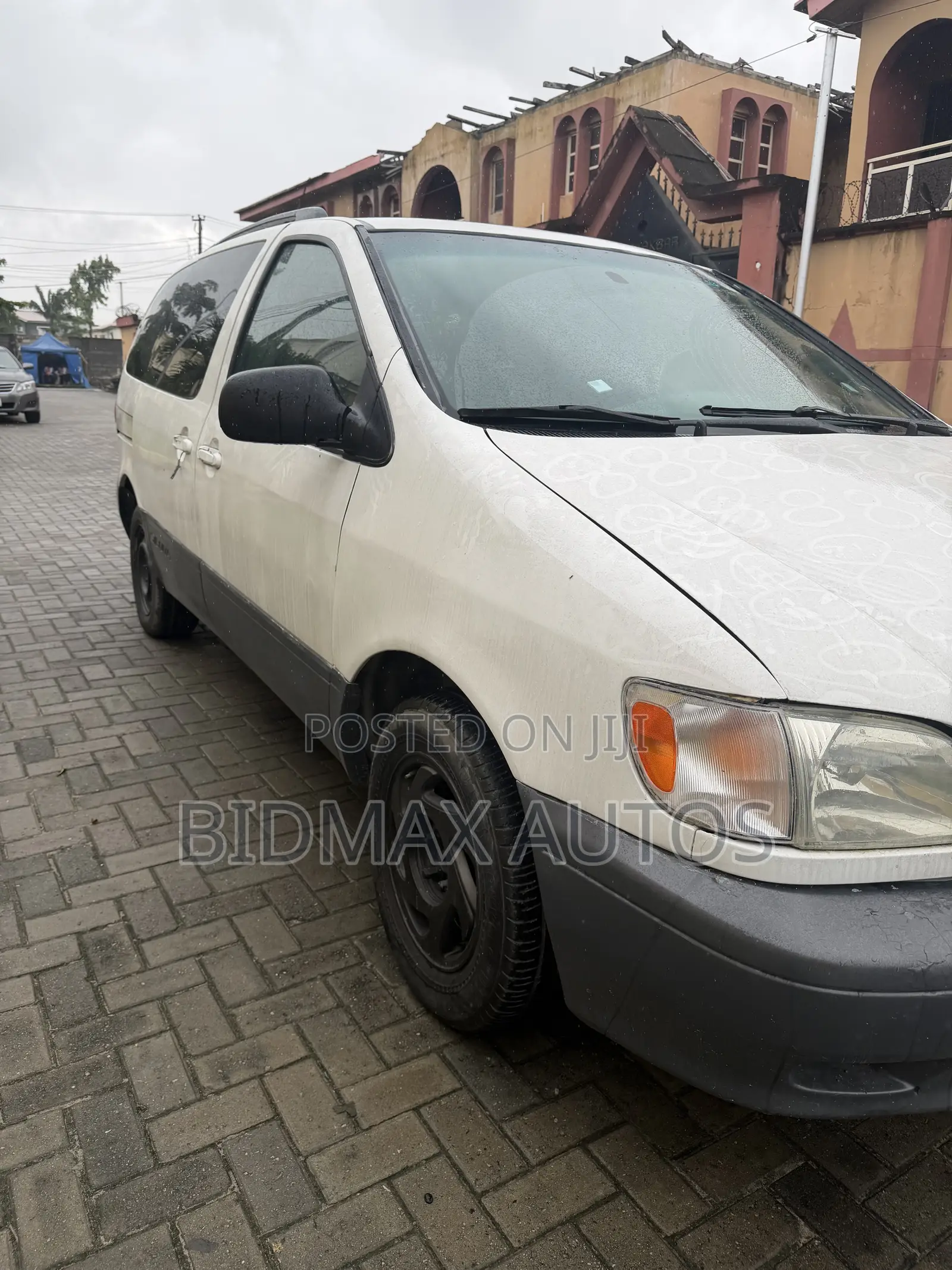 Toyota Sienna LE 2002 White