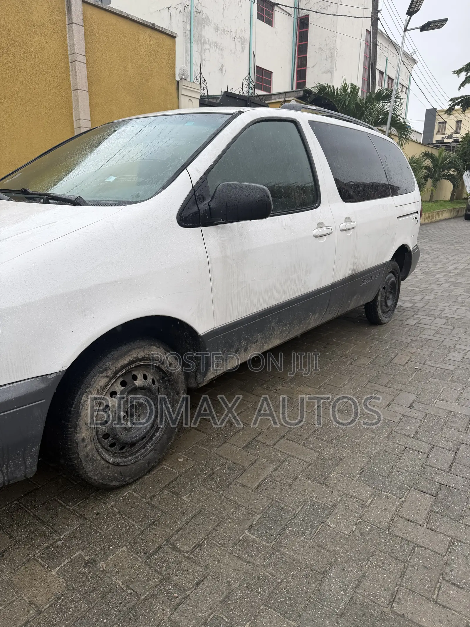 Toyota Sienna LE 2002 White