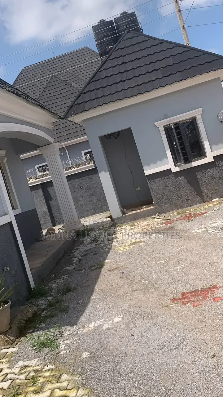 3bdrm Bungalow in Pyakasa Axis, Lugbe District for sale