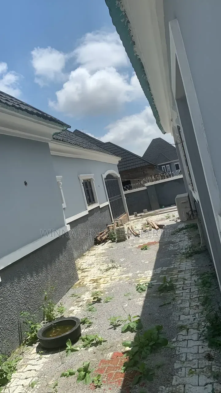 3bdrm Bungalow in Pyakasa Axis, Lugbe District for sale