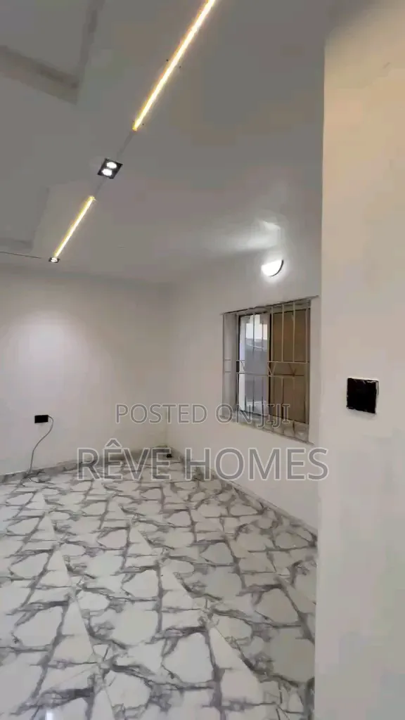 3bdrm Block of Flats in Phase 2 for rent