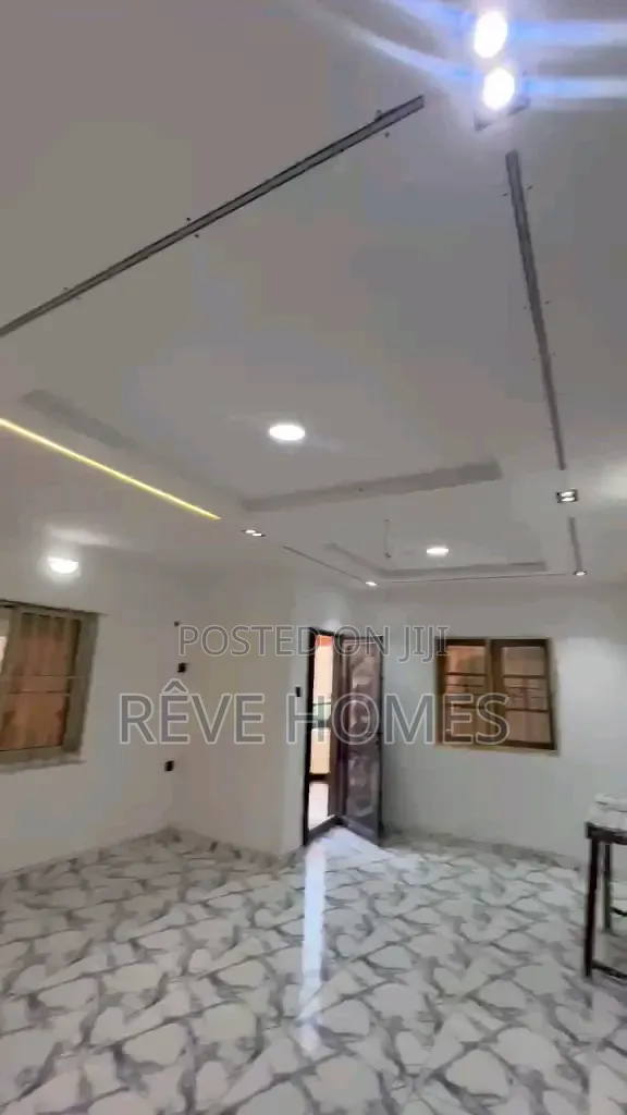3bdrm Block of Flats in Phase 2 for rent