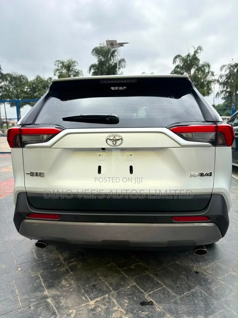 Toyota RAV4 2024 White