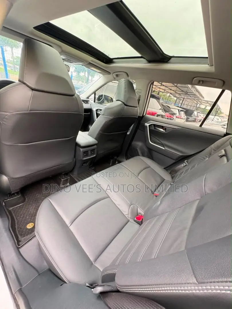 Toyota RAV4 2024 White