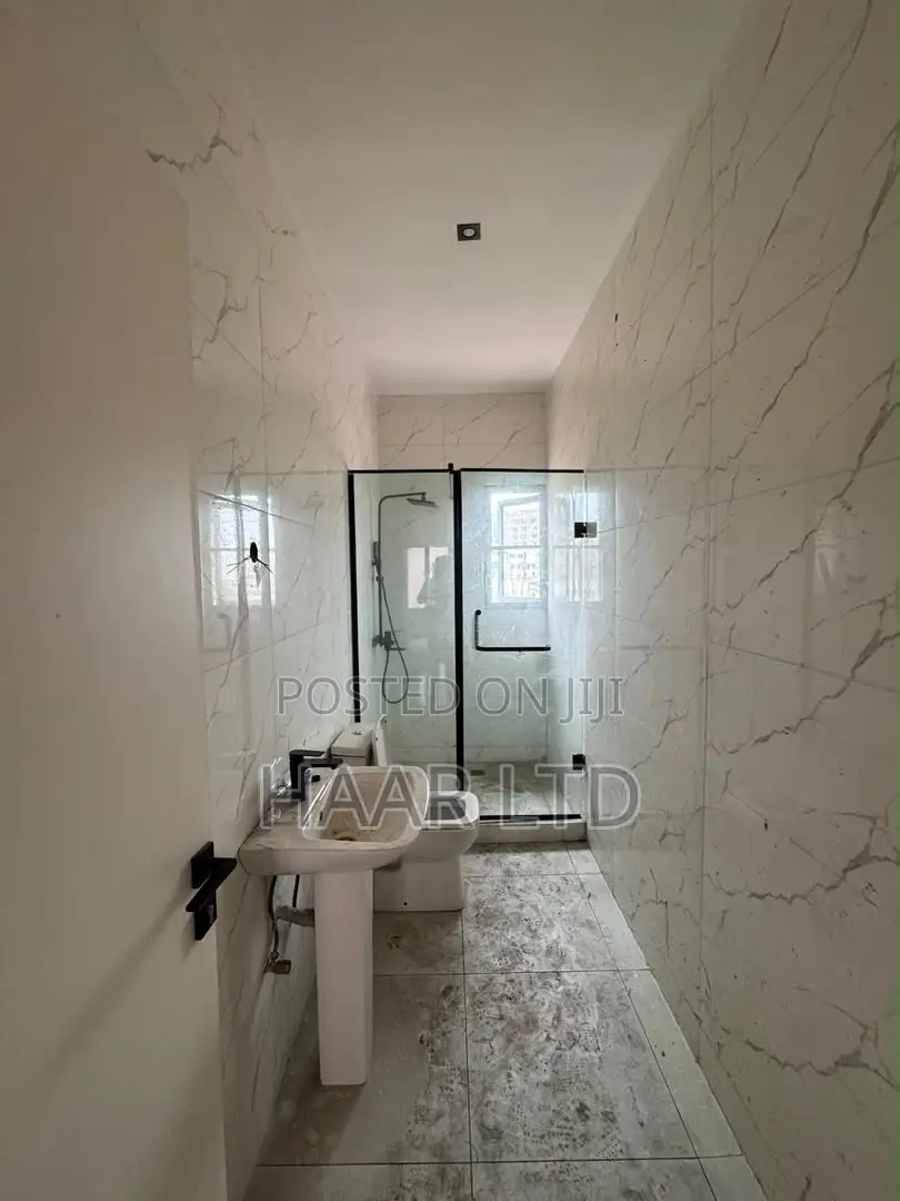 4bdrm Duplex in Lekki Phase 1 for rent