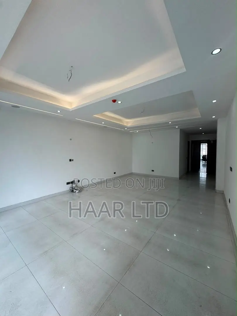 2bdrm Apartment in Lekki Phase 1 for sale