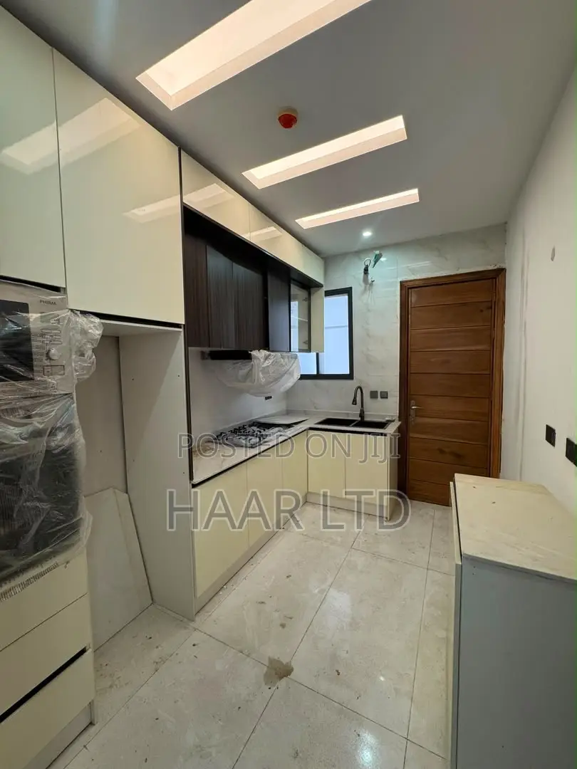 2bdrm Apartment in Lekki Phase 1 for sale