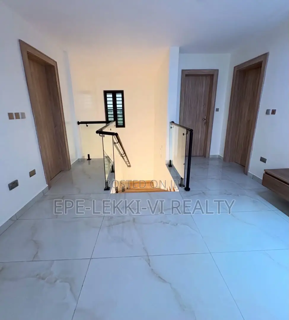 5bdrm Duplex in Osapa london for rent