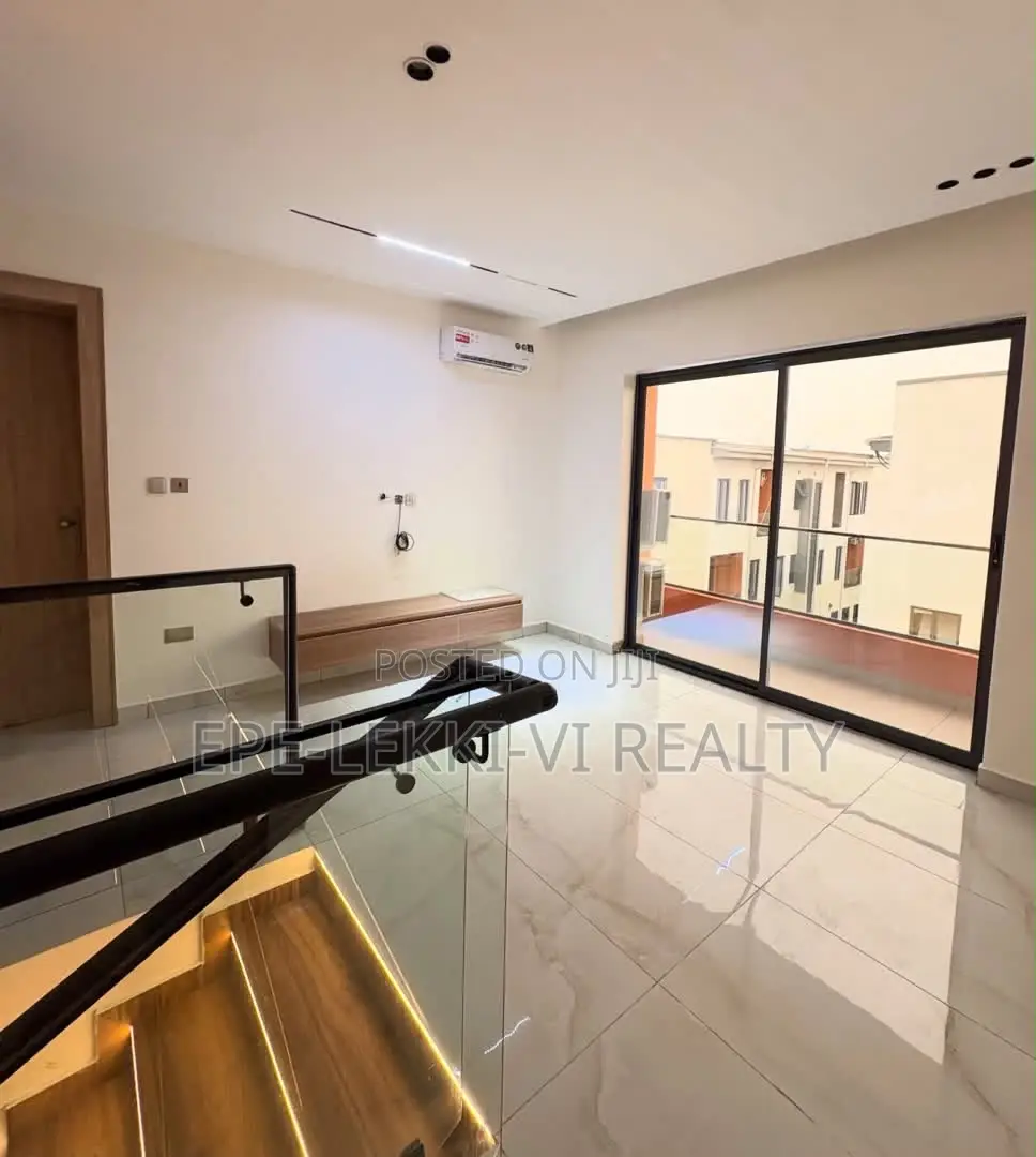 5bdrm Duplex in Osapa london for rent