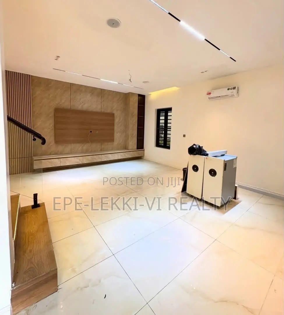 5bdrm Duplex in Osapa london for rent