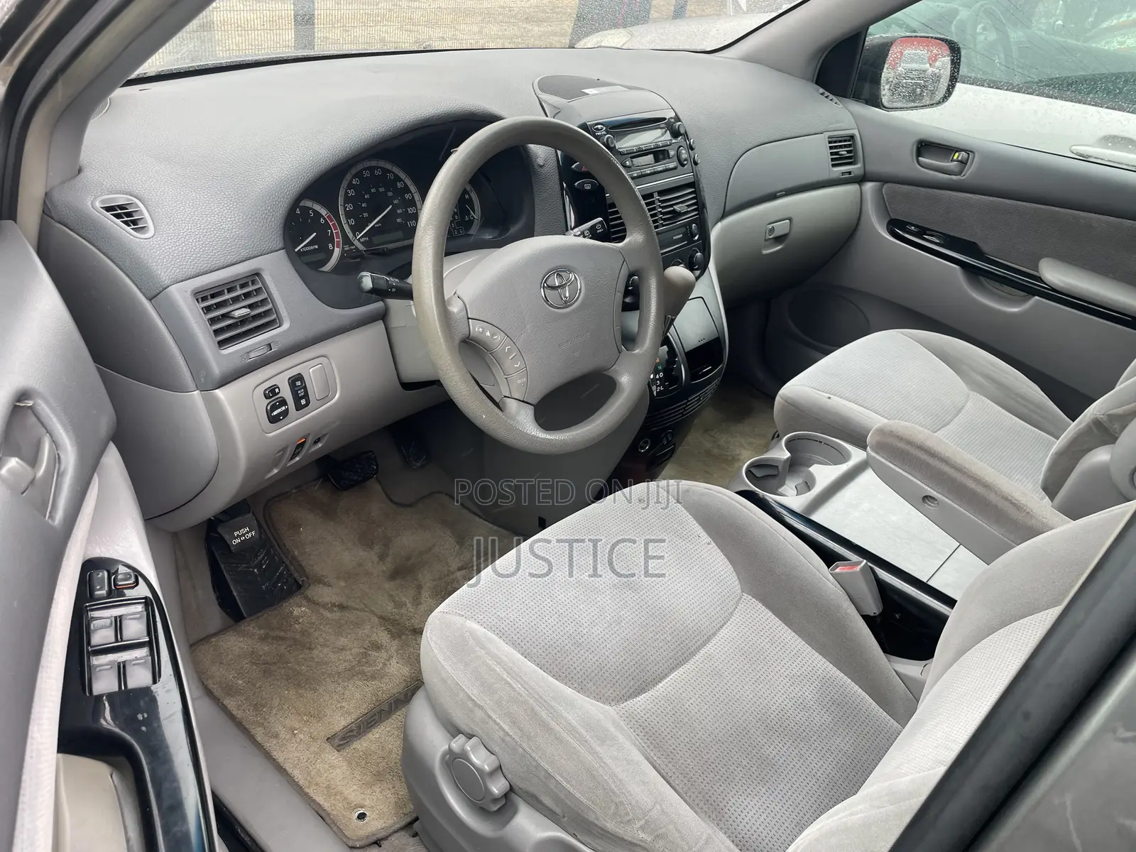 Toyota Sienna LE AWD (3.3L V6 5A) 2004 Gray