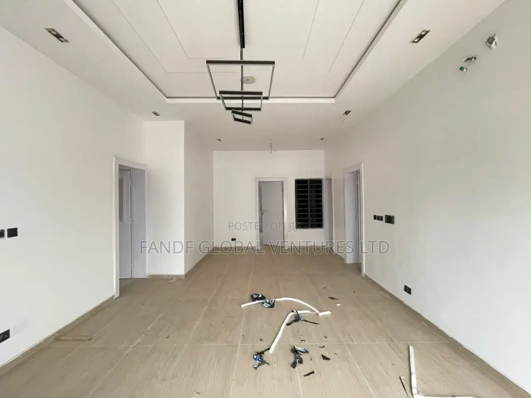 3bdrm Block of Flats in Ikeja GRA for sale