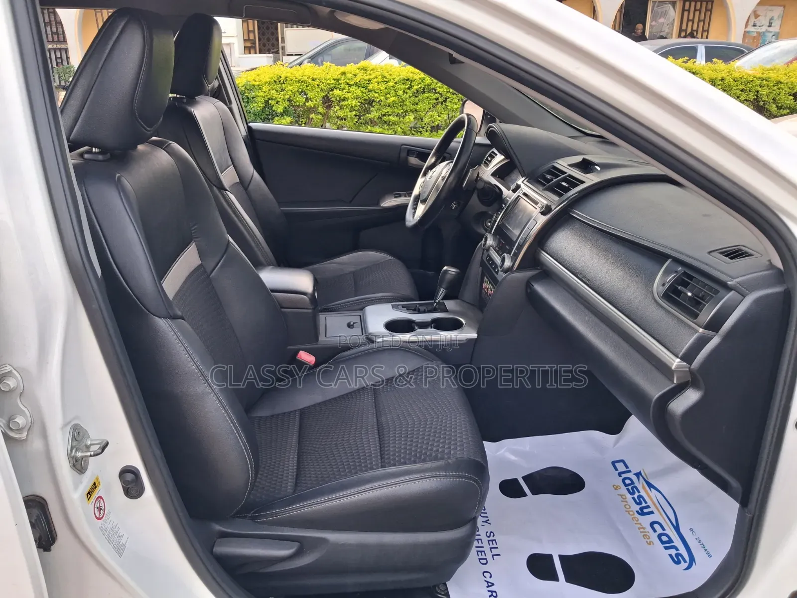Toyota Camry SE 4dr Sedan (2.5L 4cyl 6A) 2014 White