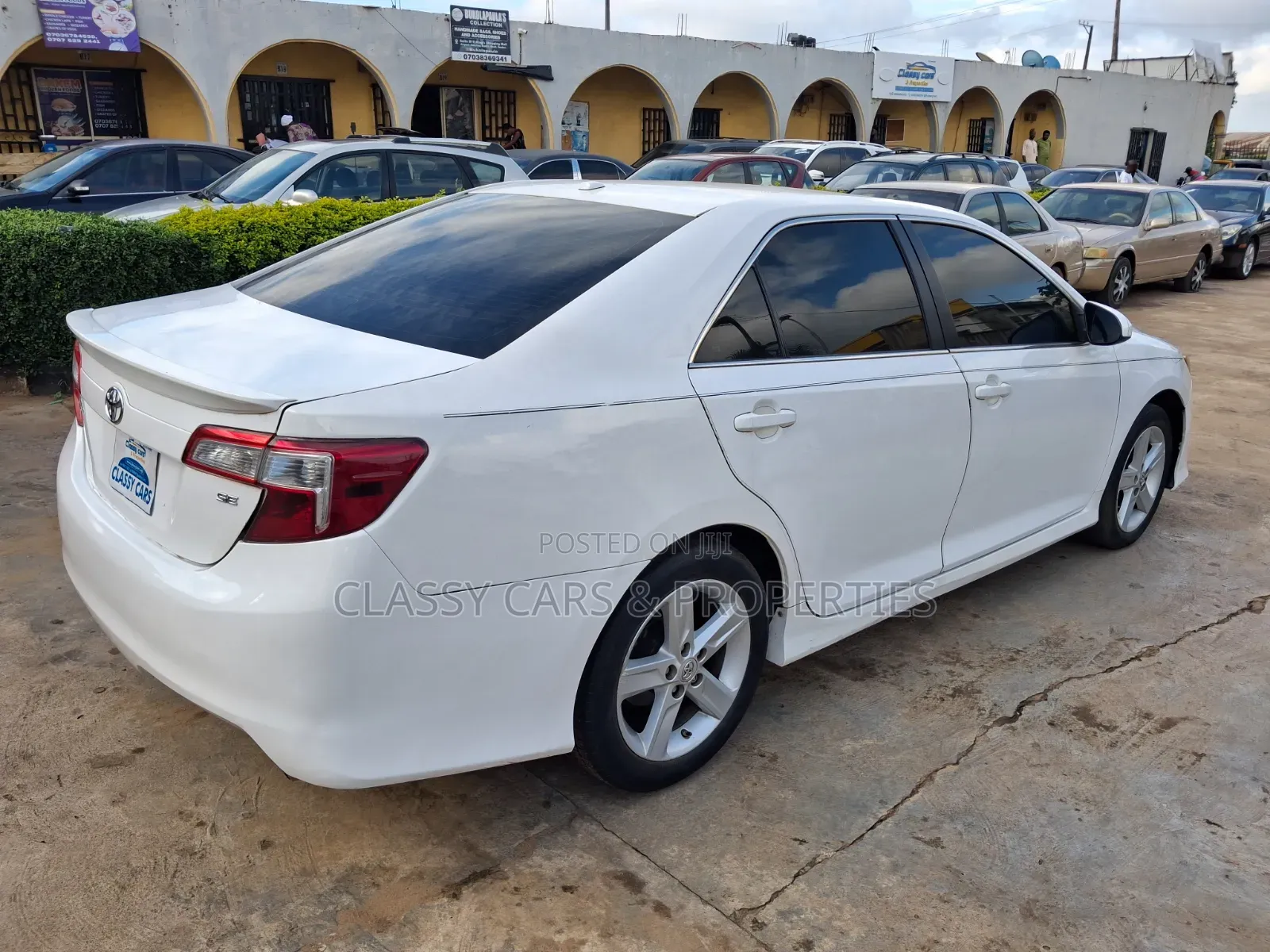 Toyota Camry SE 4dr Sedan (2.5L 4cyl 6A) 2014 White