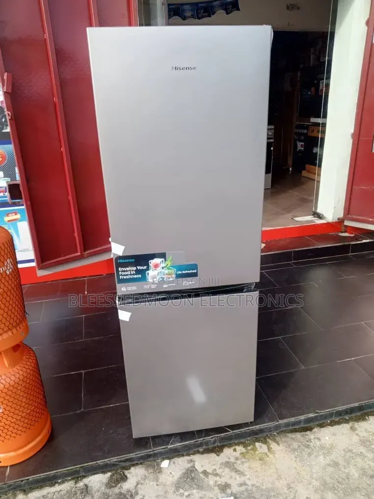 Hisense Low Voltage Standing Fridge With Down Freezer 2 Years Warranty