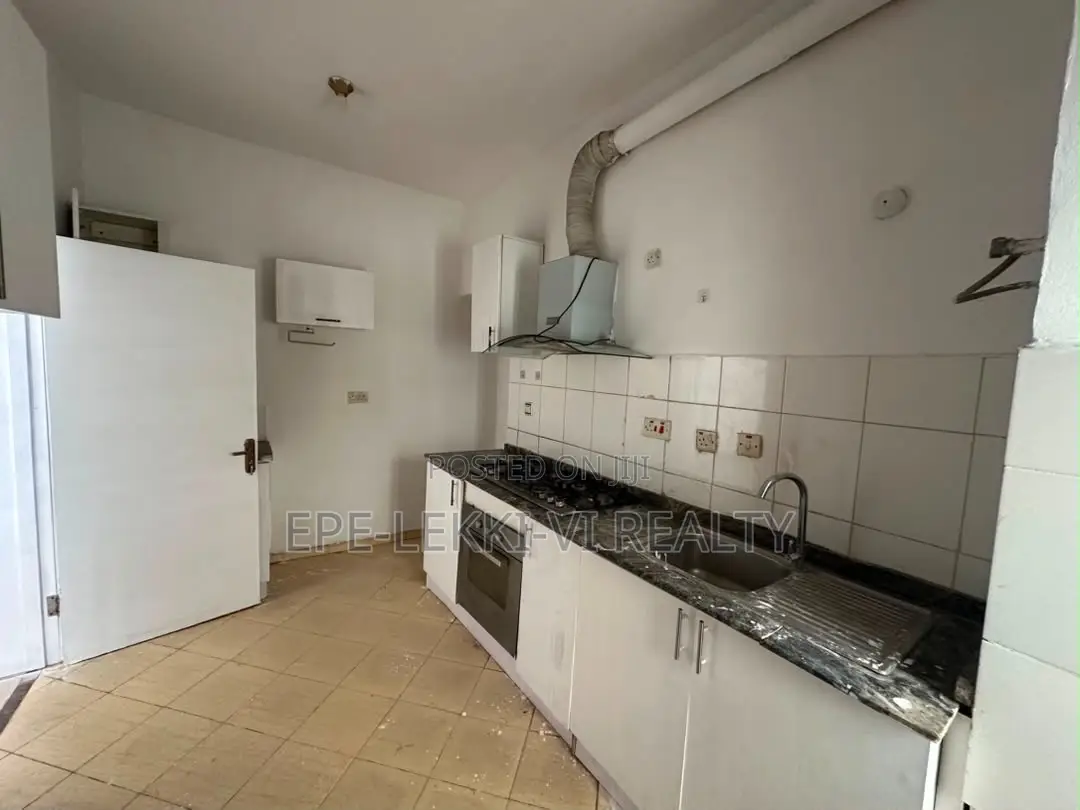 4bdrm Apartment in Lekki for rent