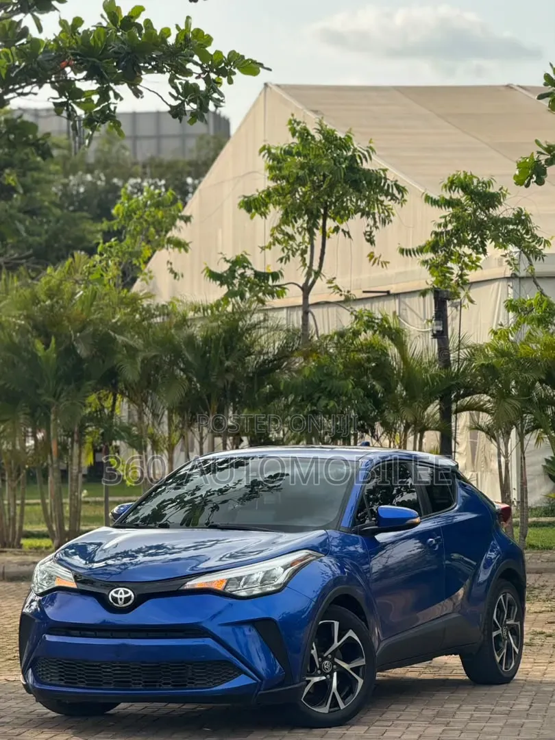 Toyota C-HR XLE 2021 Blue