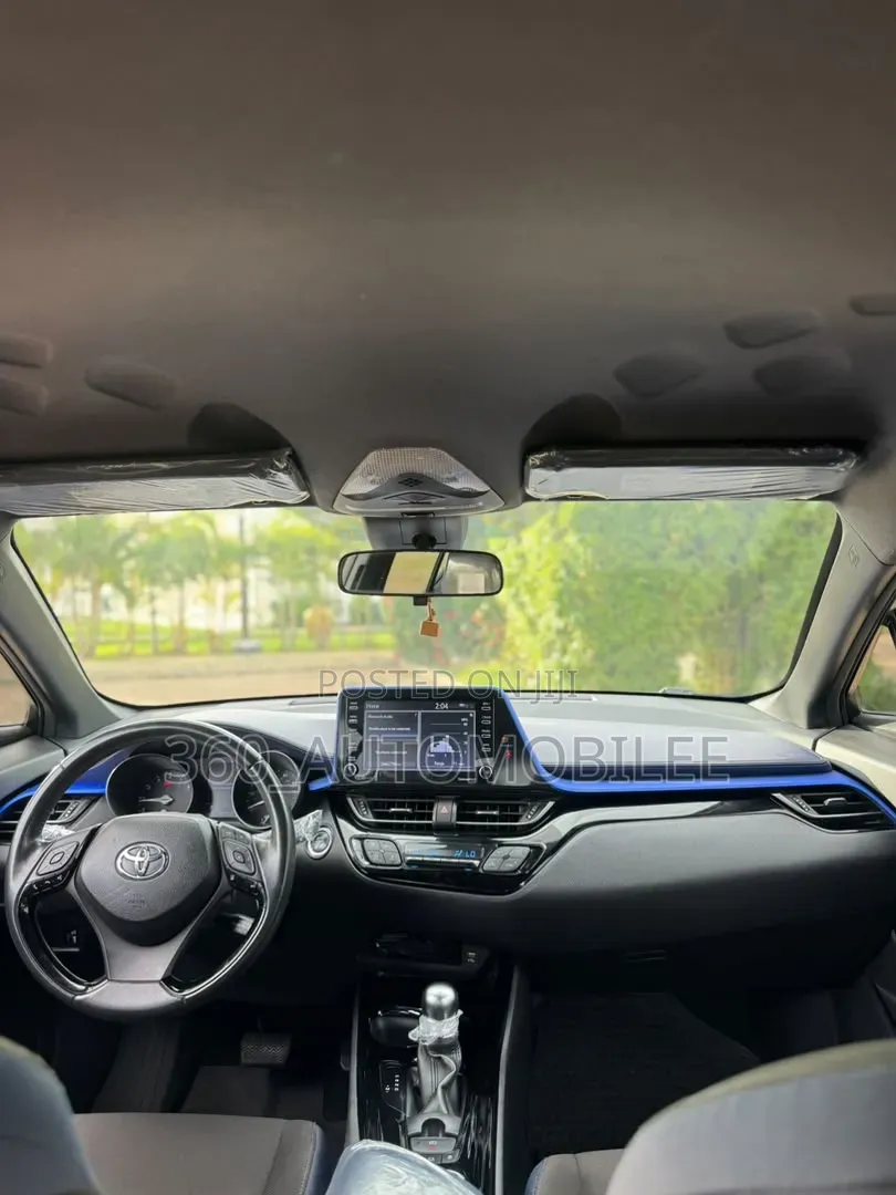 Toyota C-HR XLE 2021 Blue