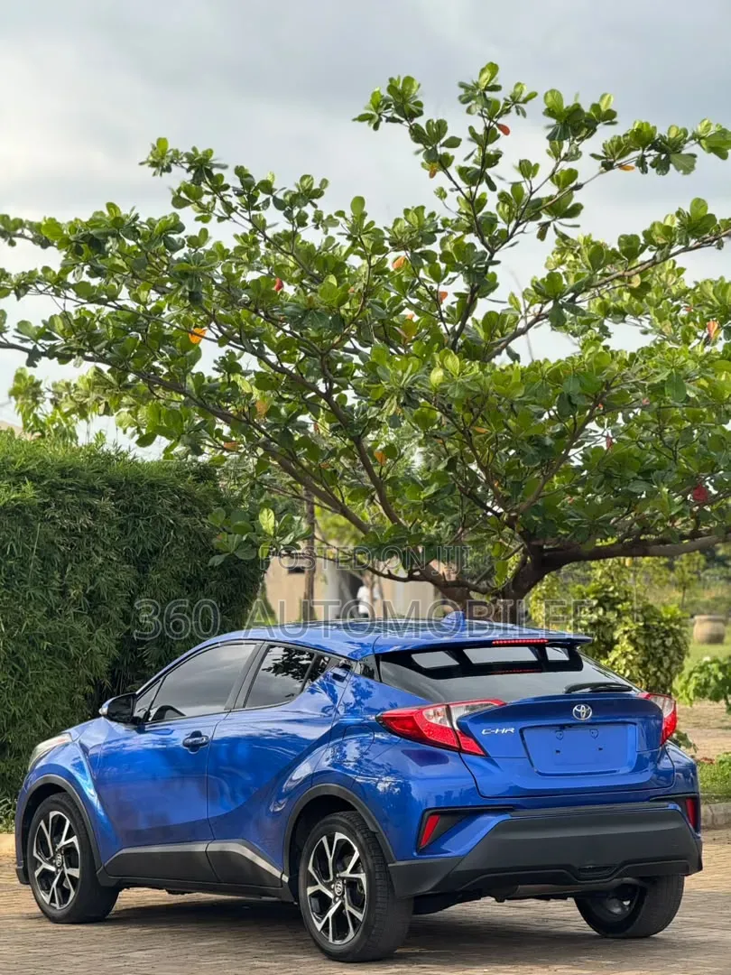 Toyota C-HR XLE 2021 Blue