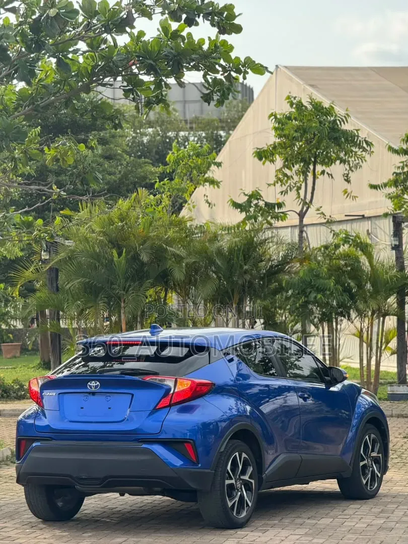 Toyota C-HR XLE 2021 Blue
