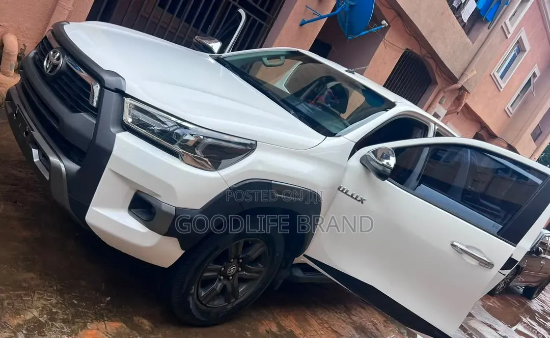 Toyota Hilux 2024 White
