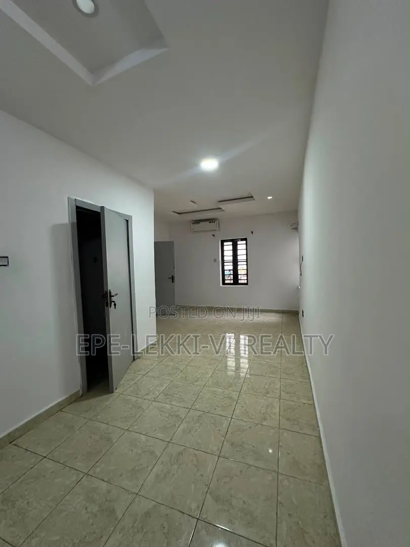 4bdrm Apartment in Lekki for rent