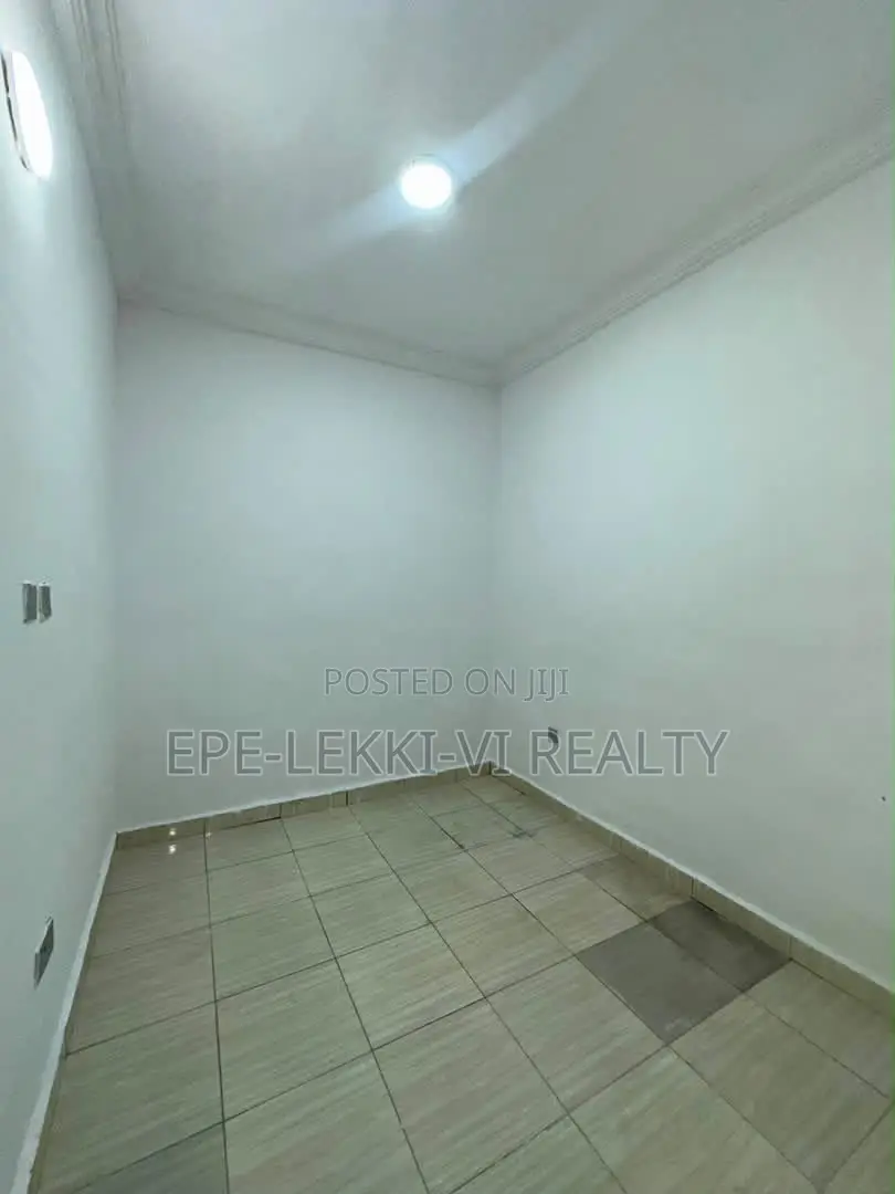4bdrm Apartment in Lekki for rent