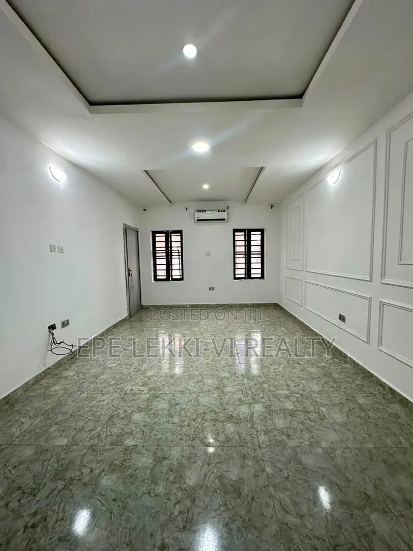 4bdrm Apartment in Lekki for rent