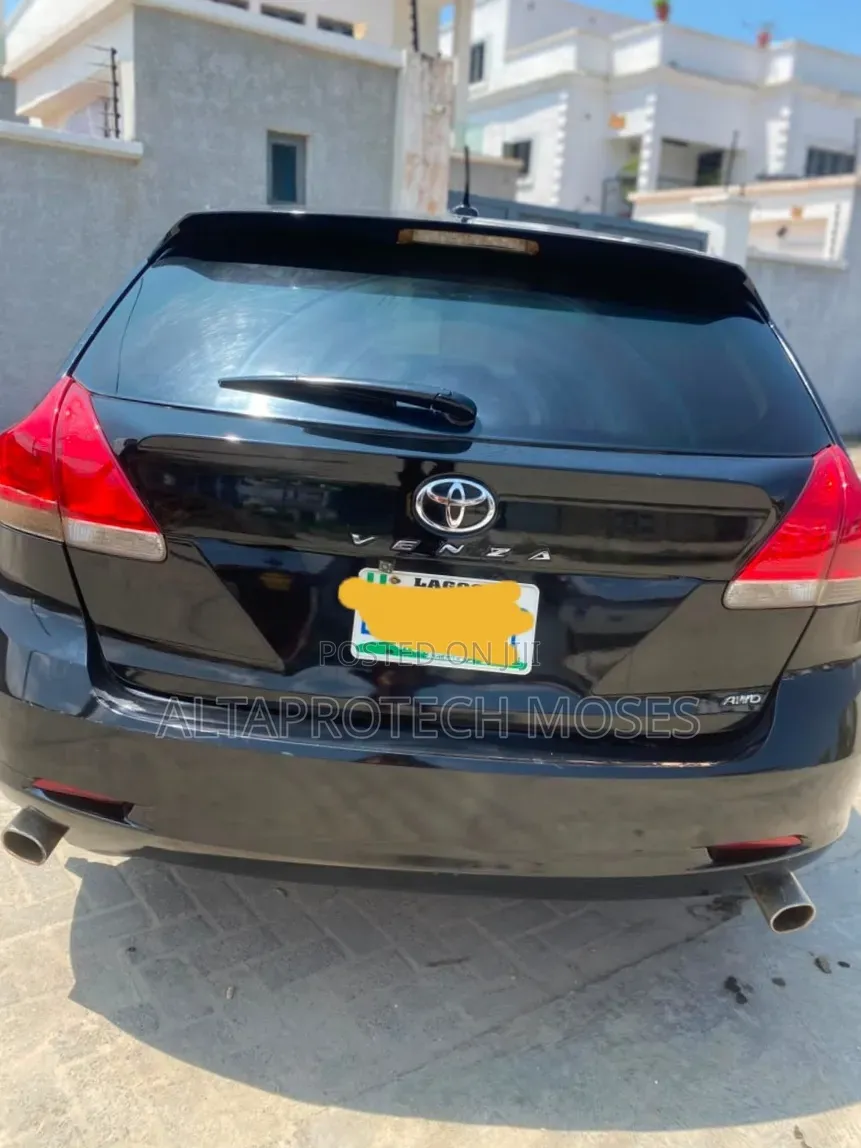 Toyota Venza XLE 2010 Black