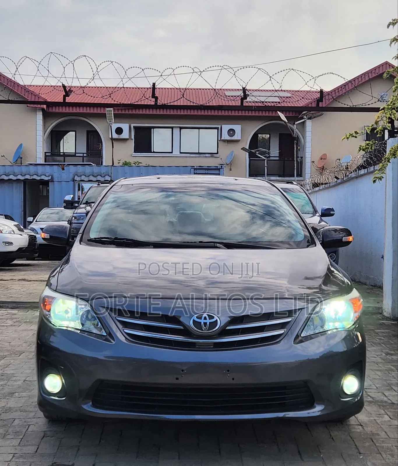Toyota Corolla LE 4dr Sedan (1.8L 4cyl 4A) 2012 Gray