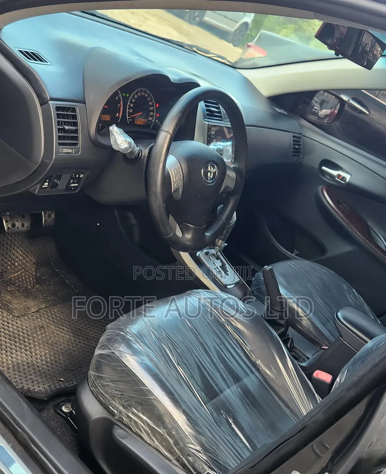 Toyota Corolla LE 4dr Sedan (1.8L 4cyl 4A) 2012 Gray