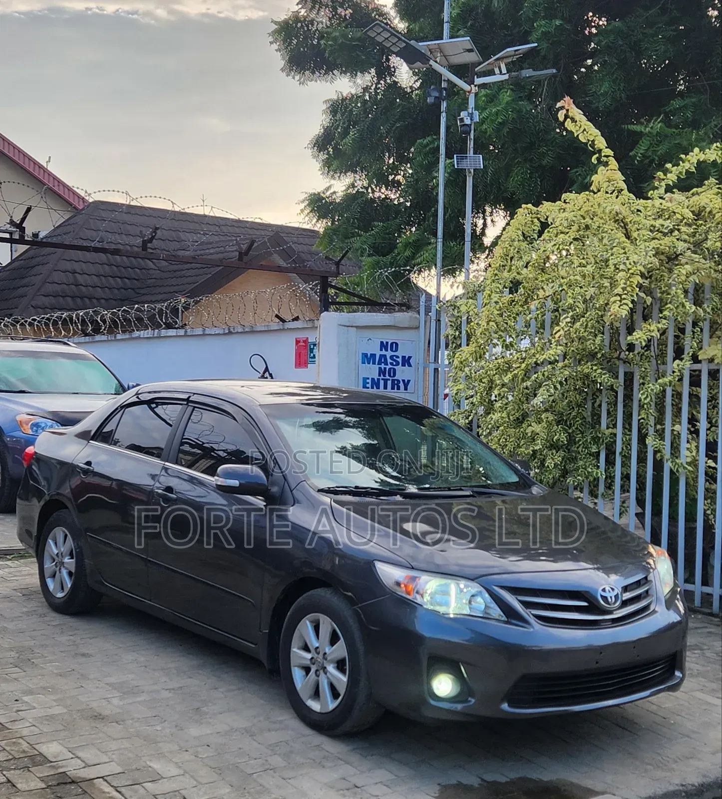 Toyota Corolla LE 4dr Sedan (1.8L 4cyl 4A) 2012 Gray