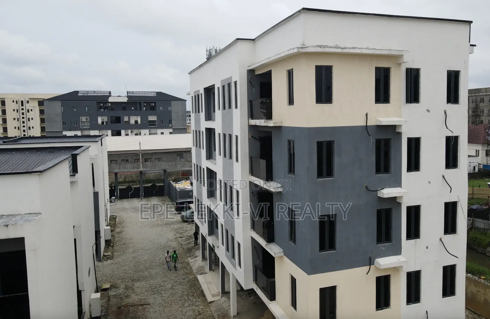3bdrm Block of Flats in Congress Park, Lekki for rent