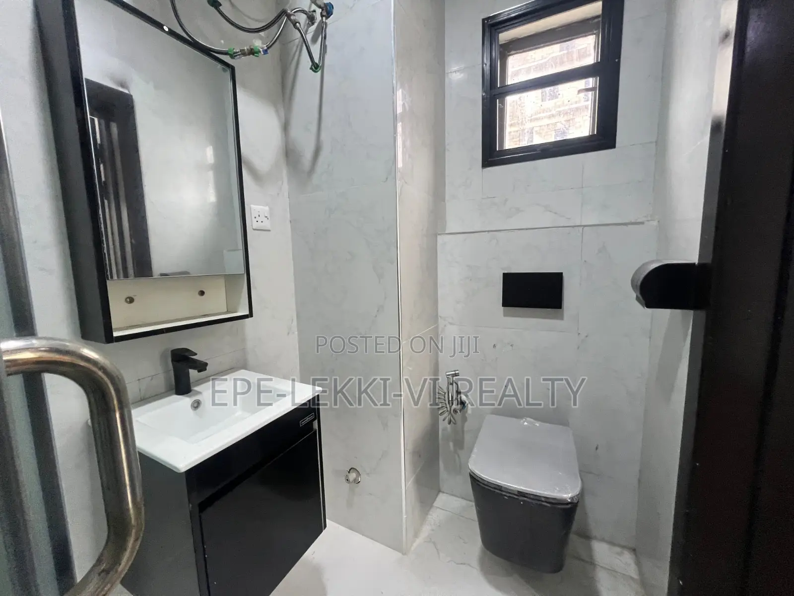 3bdrm Block of Flats in Congress Park, Lekki for rent