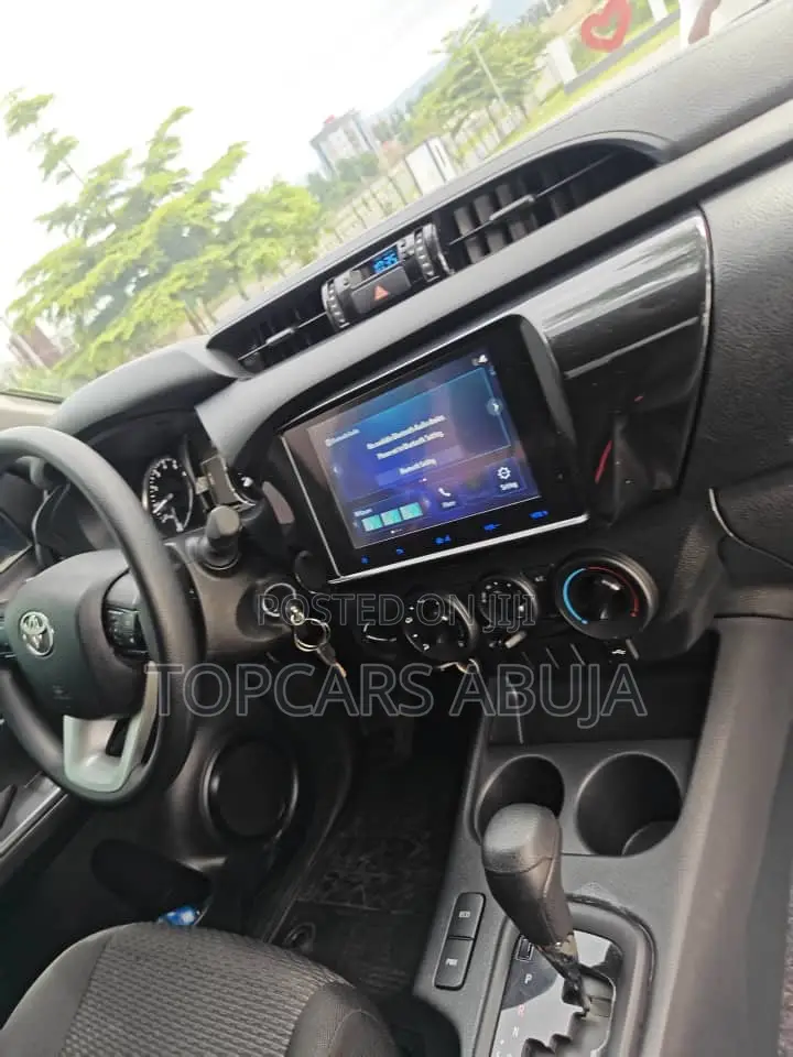 New Toyota Hilux 2025 White