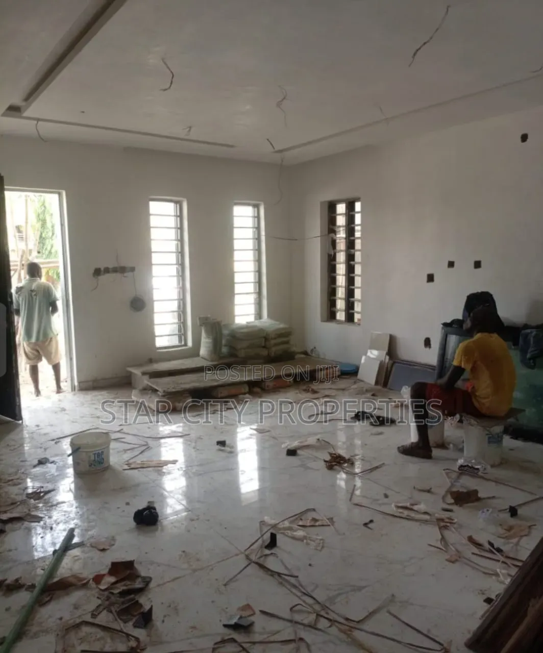 5bdrm House in Magodo Phase 2 for sale