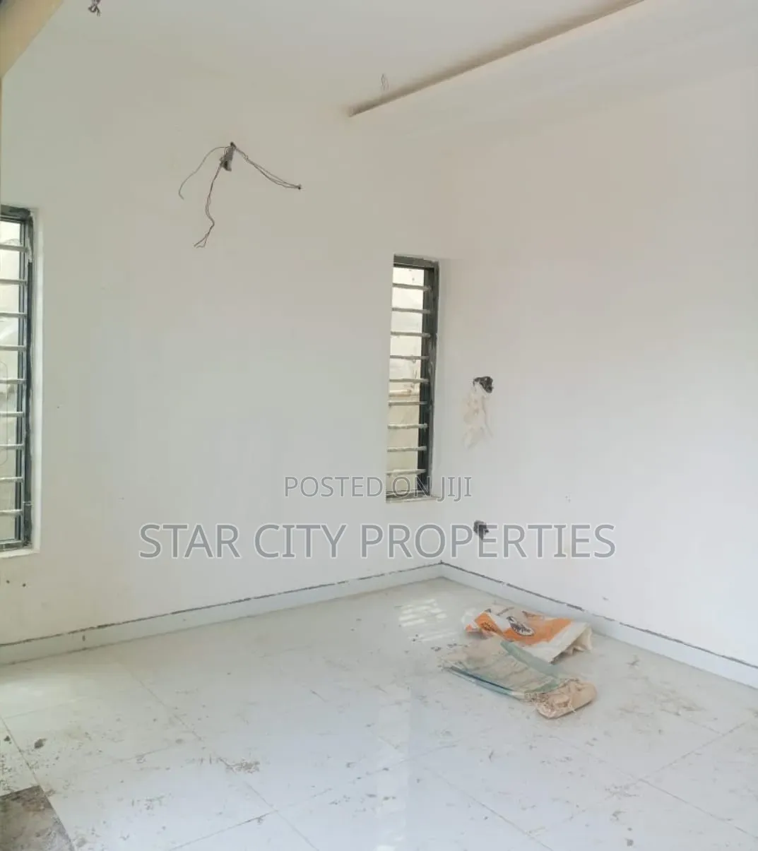 5bdrm House in Magodo Phase 2 for sale
