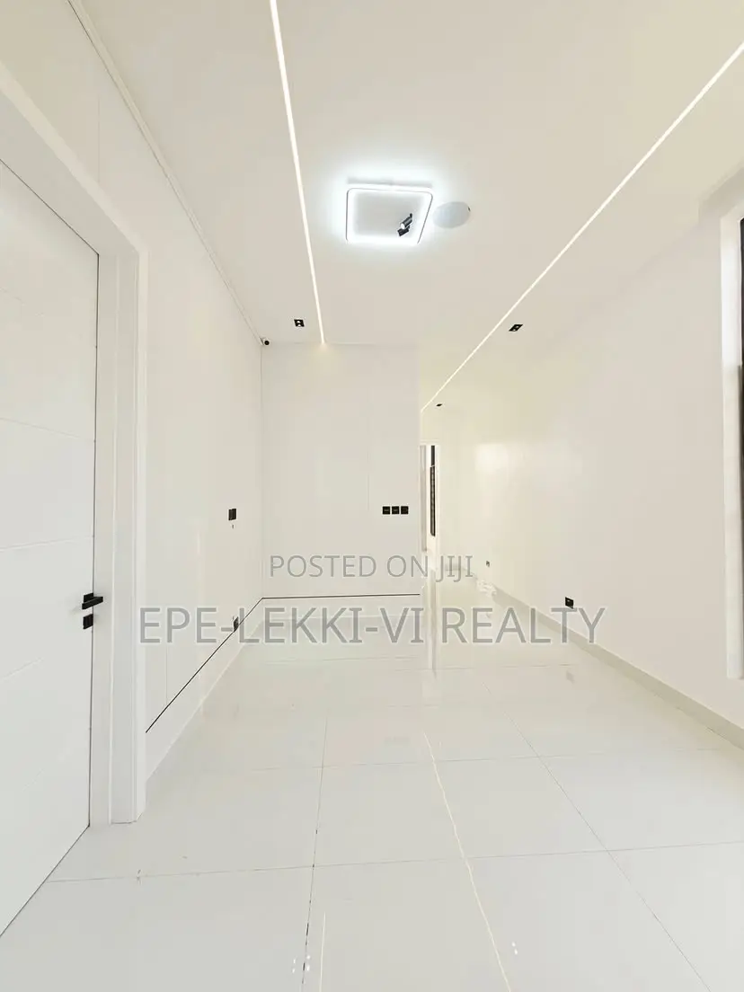 5bdrm Duplex in Lekki for sale