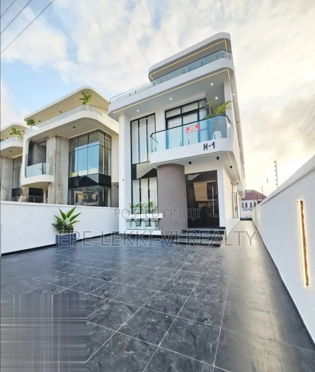 5bdrm Duplex in Lekki for sale
