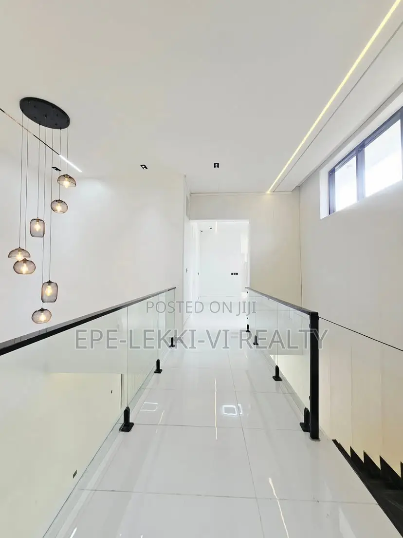 5bdrm Duplex in Lekki for sale