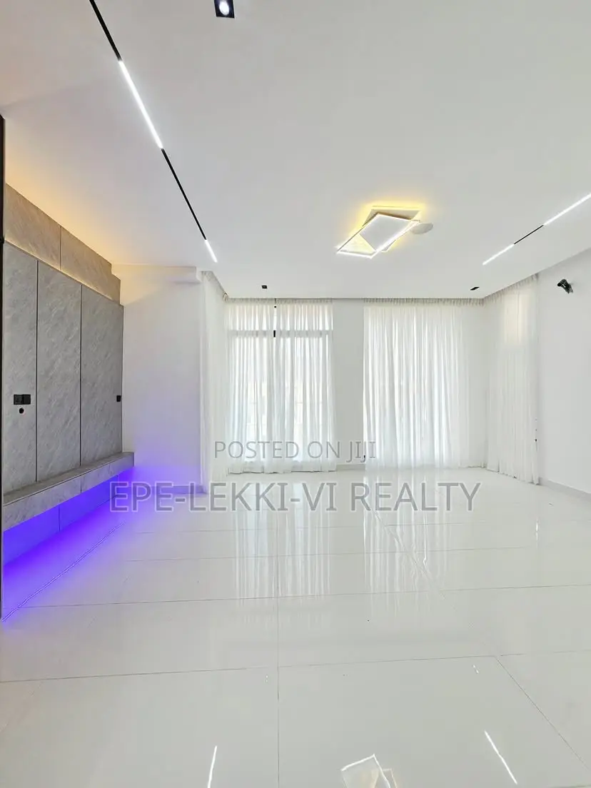 5bdrm Duplex in Lekki for sale