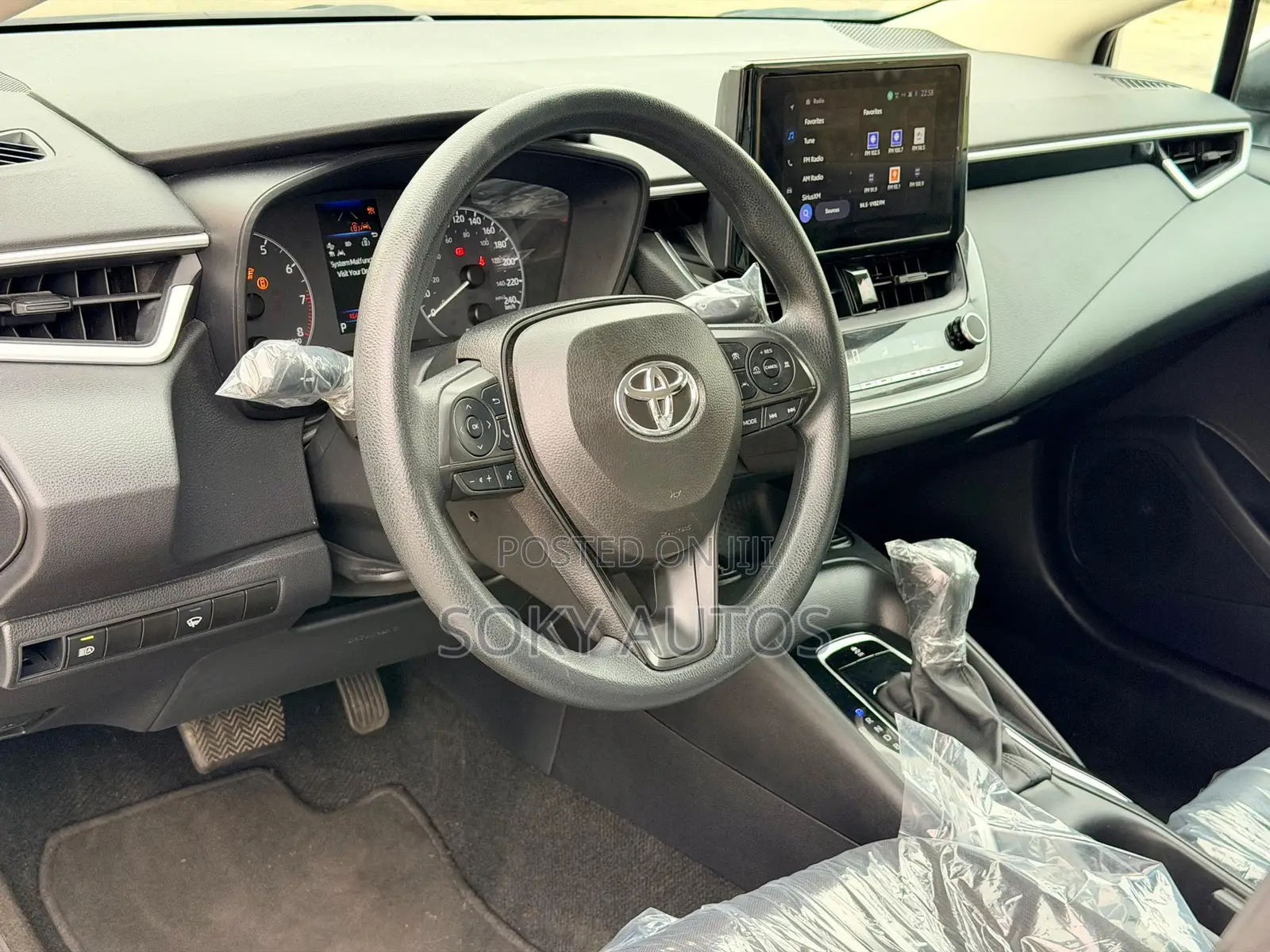 Toyota Corolla LE 2024 Silver